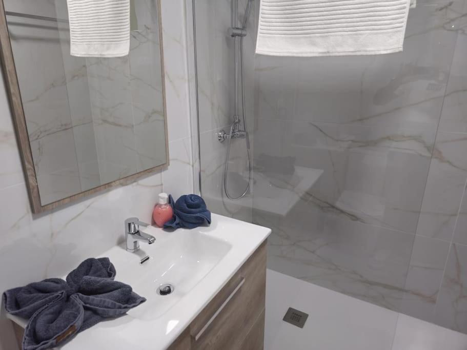 Tao City Center Apartment With Fee Wifi And Air Con By Namaste Elite Torremolinos Exterior foto